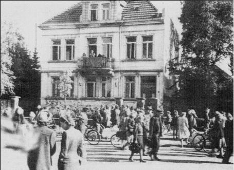 Wartende Menschen in Herford